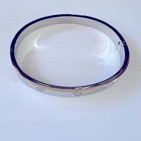 White bangles - Picture 4 of 6